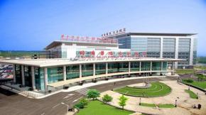 四川一名早产的做借卵供卵代怀代生肺部有不明肿块，呼吸困难，情况紧急